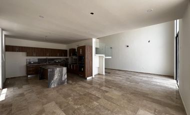 Casa en Venta en Mérida, Privada al Norte, con recámara en planta baja