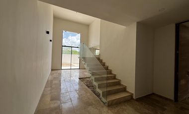 Casa en Venta en Mérida, Privada al Norte, con recámara en planta baja