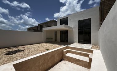 Casa en Venta en Mérida, Privada al Norte, con recámara en planta baja