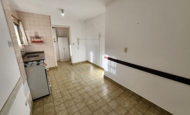 VENDO SEMIPISO ZONA PARQUE 4 DORMITORIOS, 2 BAÃOS COCHERA U$S 120.000.-