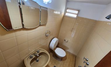 VENDO SEMIPISO ZONA PARQUE 4 DORMITORIOS, 2 BAÃOS COCHERA U$S 120.000.-