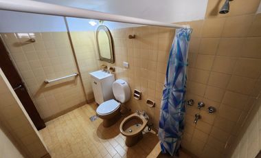 VENDO SEMIPISO ZONA PARQUE 4 DORMITORIOS, 2 BAÃOS COCHERA U$S 120.000.-