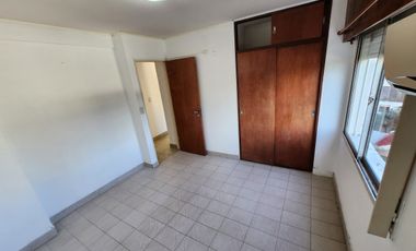 VENDO SEMIPISO ZONA PARQUE 4 DORMITORIOS, 2 BAÃOS COCHERA U$S 120.000.-