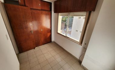 VENDO SEMIPISO ZONA PARQUE 4 DORMITORIOS, 2 BAÃOS COCHERA U$S 120.000.-