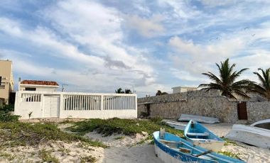 Casa en  venta frente al mar en Progreso 3 casas en 1 terreno