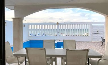 Casa en  venta frente al mar en Progreso 3 casas en 1 terreno