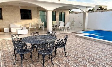 Casa en  venta frente al mar en Progreso 3 casas en 1 terreno