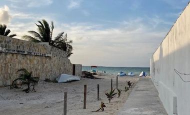 Casa en  venta frente al mar en Progreso 3 casas en 1 terreno