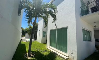 LAS PALMAS, Casa en VENTA con terraza con jacuzzi, salon de fiestas en roof garden y cuarto de servicio