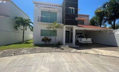 LAS PALMAS, Casa en VENTA con terraza con jacuzzi, salon de fiestas en roof garden y cuarto de servicio