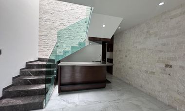 CASA EN LOMAS DE VISTA HERMOSA