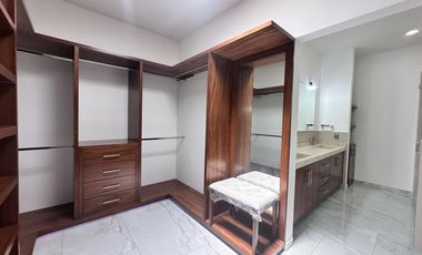 CASA EN LOMAS DE VISTA HERMOSA