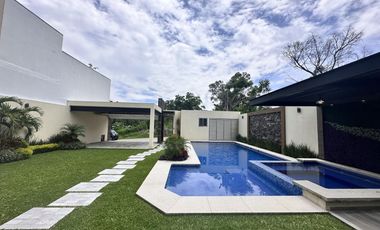 CASA EN LOMAS DE VISTA HERMOSA