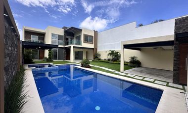 CASA EN LOMAS DE VISTA HERMOSA