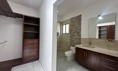 CASA EN LOMAS DE VISTA HERMOSA