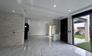 CASA EN LOMAS DE VISTA HERMOSA