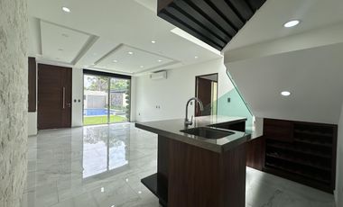 CASA EN LOMAS DE VISTA HERMOSA