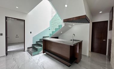 CASA EN LOMAS DE VISTA HERMOSA