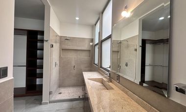 CASA EN LOMAS DE VISTA HERMOSA