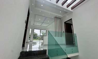 CASA EN LOMAS DE VISTA HERMOSA