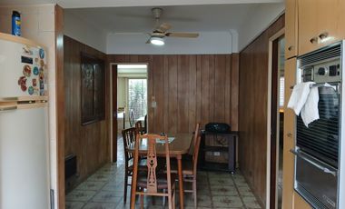 Confortable Casa de Tres Plantas y Garage, a metros de Parque Lezama!