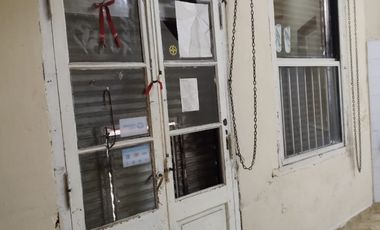 Casa con local en esquina de calle Montevideo de Magallanes -Rosario zona oeste-