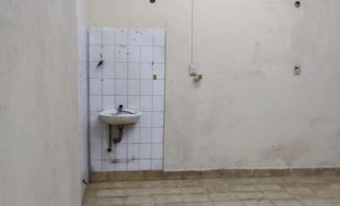 Casa con local en esquina de calle Montevideo de Magallanes -Rosario zona oeste-