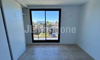 Departamento 2 ambientes con cochera y  balcon
