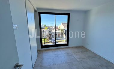 Departamento 2 ambientes con cochera y  balcon