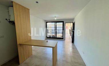 Departamento 2 ambientes con cochera y  balcon