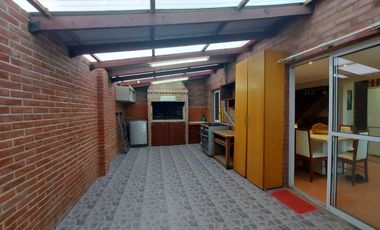 Casa en venta en Ostende, tipo PH. Equipada!