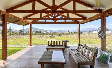 MARAVILLOSA CASA EN PARCELA DE CASABLANCA FRENTE A VIÑEDOS