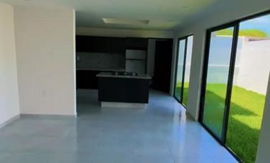 LOMAS DEL DORADO, Casa en VENTA con amplio jardin, area de TV y 3 recamaras con baño