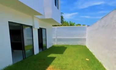 LOMAS DEL DORADO, Casa en VENTA con amplio jardin, area de TV y 3 recamaras con baño