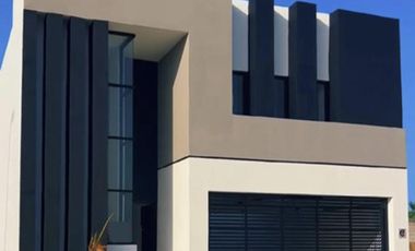 LOMAS DEL DORADO, Casa en VENTA con amplio jardin, area de TV y 3 recamaras con baño