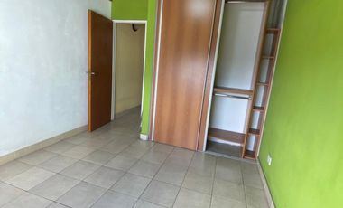 ALQUILER - DOS AMBIENTES CON ENTRE PISO - CASEROS - BAJAS EXPENSAS