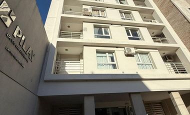 En venta monoambiente , zona centro , dos patios , cocina separada !