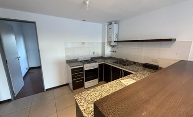 2 ambientes al frente con balcon