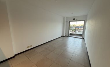 2 ambientes al frente con balcon