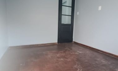 ALQUILER: PH DE 2 AMBIENTES AL FRENTE-SIN EXPENSAS