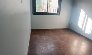 ALQUILER: PH DE 2 AMBIENTES AL FRENTE-SIN EXPENSAS