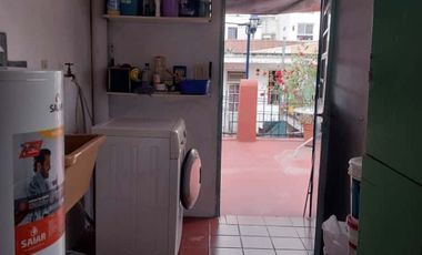 Departamento Interno de Pasillo sin expensas amplio 2 plantas patio terraza asador se aceptar permuta por inferior con patio zona centro