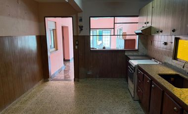 Pila 7300. Casa 5 ambientes.