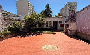 EN VENTA CASA A REFACCIONAR - EXCELENTE UBICACION CERCA DEL CENTRO CIVICO