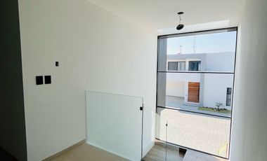 Casa en PRE VENTA en Lomas de Angelopolis III, Parque México cluster con alberca