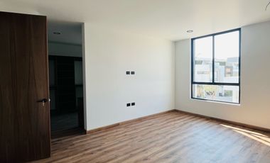 Casa en PRE VENTA en Lomas de Angelopolis III, Parque México cluster con alberca