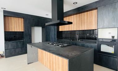 Casa en PRE VENTA en Lomas de Angelopolis III, Parque México cluster con alberca