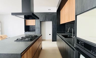 Casa en PRE VENTA en Lomas de Angelopolis III, Parque México cluster con alberca