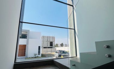 Casa en PRE VENTA en Lomas de Angelopolis III, Parque México cluster con alberca