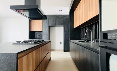 Casa en PRE VENTA en Lomas de Angelopolis III, Parque México cluster con alberca